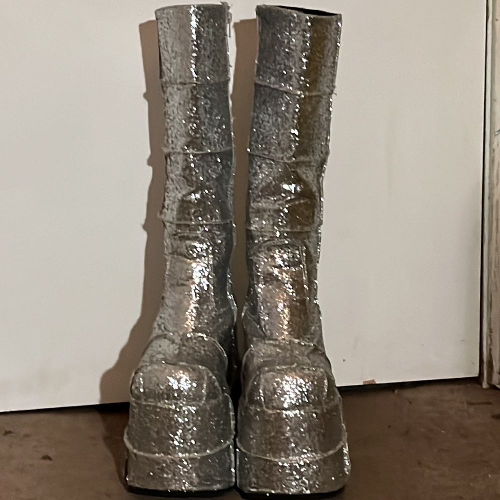 Platform glitter demonias